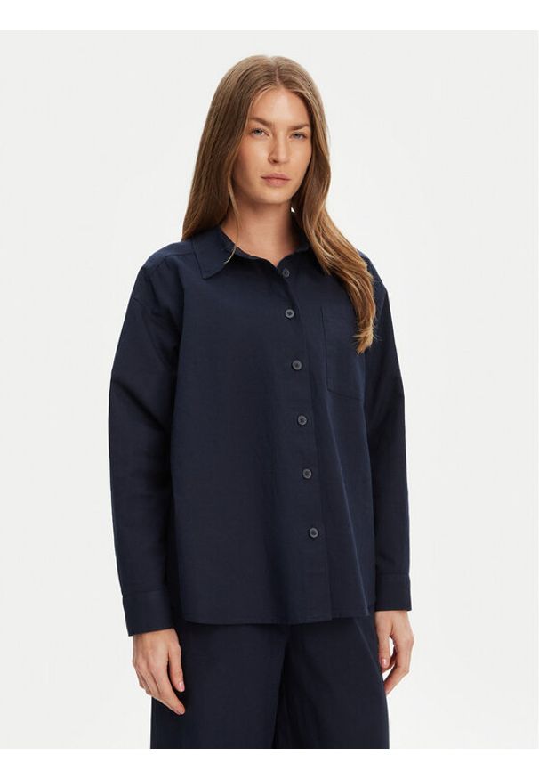 Mustang Koszula Willow 1016575 Granatowy Relaxed Fit. Kolor: niebieski. Materiał: bawełna