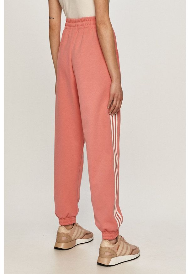 adidas Originals - Spodnie. Kolor: fioletowy. Materiał: dzianina, materiał