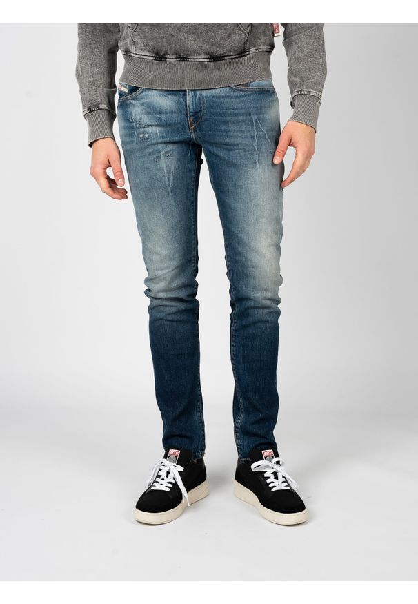Diesel Jeansy "D-Strukt" | A12027-R9E14 | Mężczyzna | Niebieski. Okazja: na co dzień. Kolor: niebieski. Styl: rockowy, casual, elegancki