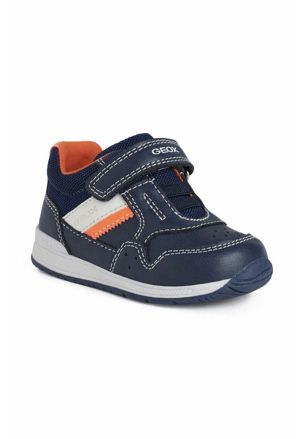 Geox Buty dziecięce kolor granatowy. Nosek buta: okrągły. Zapięcie: rzepy. Kolor: niebieski. Materiał: guma