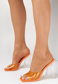 Born2be - Pomarańczowe Klapki Bastol. Nosek buta: otwarty. Kolor: pomarańczowy. Wzór: kolorowy. Obcas: na obcasie. Wysokość obcasa: średni