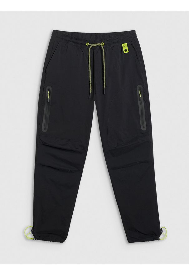 4f - 4F Spodnie casual męskie - czarne XXL. Okazja: na co dzień. Kolor: czarny. Styl: casual