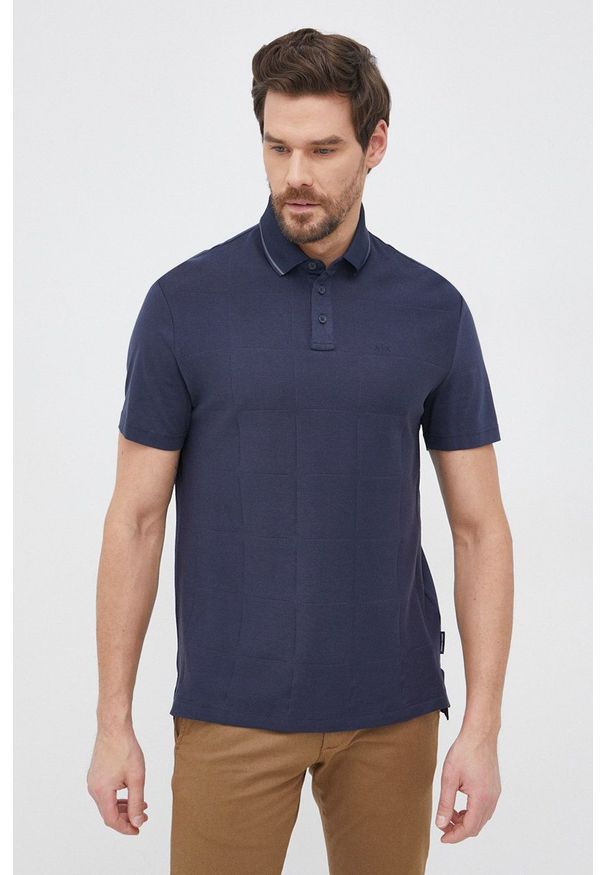 Armani Exchange Polo bawełniane kolor granatowy gładki. Okazja: na co dzień. Typ kołnierza: polo. Kolor: niebieski. Materiał: bawełna. Długość: krótkie. Wzór: gładki. Styl: casual