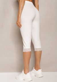 Renee - Białe Spodnie z Bawełny o Długości 3/4 Legginsy Abiknia. Okazja: na co dzień. Kolekcja: plus size. Kolor: biały. Materiał: bawełna. Wzór: aplikacja. Styl: elegancki, casual