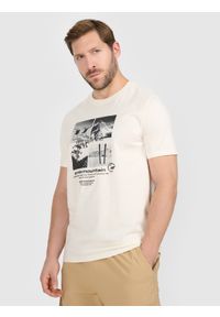 4f - 4F T-shirt regular z nadrukiem męski - beżowy XXL. Okazja: na co dzień. Kolor: beżowy. Materiał: dzianina, bawełna, materiał. Wzór: nadruk. Styl: casual #1