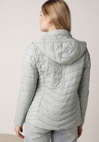 Born2be - Jasnozielona Przejściowa Kurtka Pikowana z Odpinanym Kapturem Edrelith. Okazja: na co dzień. Kolor: zielony. Materiał: jeans, nylon. Styl: casual #4