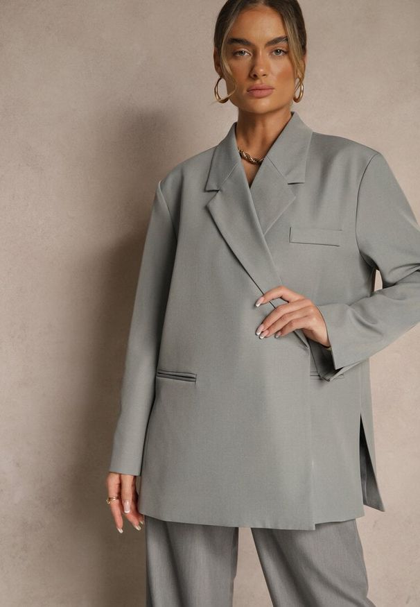Renee - Szara Pudełkowa Marynarka Dwurzędowa o Fasonie Oversize Cornelise. Okazja: na spotkanie biznesowe, na co dzień. Kolor: szary. Materiał: jeans. Styl: casual, elegancki, biznesowy