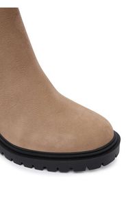 TOMMY HILFIGER - Tommy Hilfiger Botki Th Nubuck Chelsea Cleated Heel FW0FW09158 Beżowy. Kolor: beżowy. Materiał: skóra #6