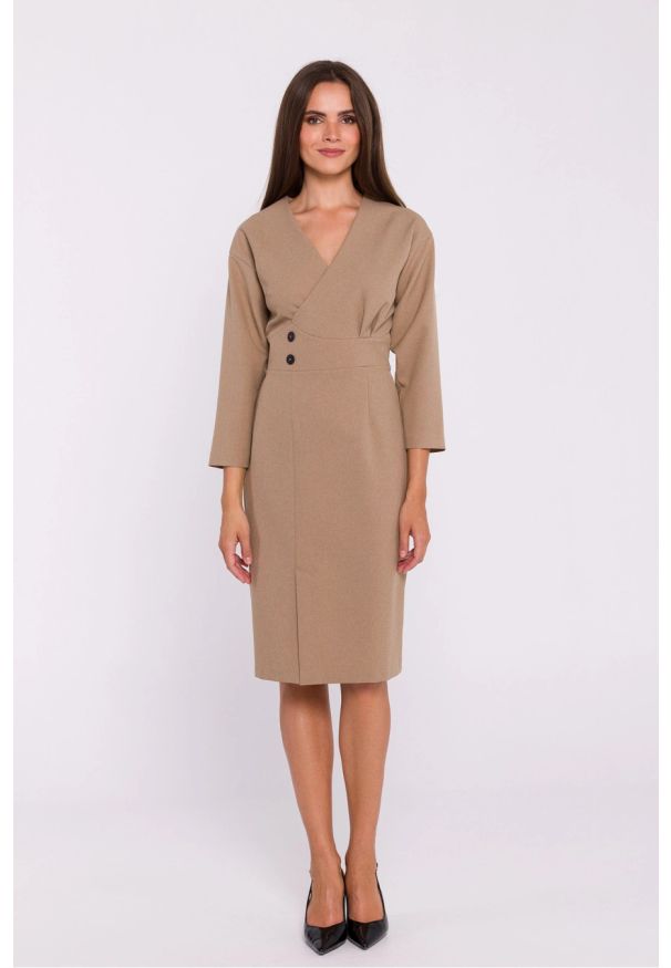 Stylove - Elegancka sukienka ołówkowa z zaznaczoną talią czarna. Okazja: na spotkanie biznesowe. Kolor: czarny. Materiał: tkanina. Typ sukienki: ołówkowe. Styl: elegancki