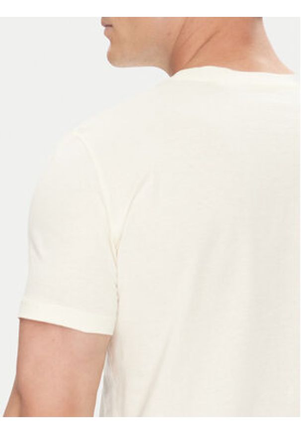 Mustang T-Shirt Austin 1016483 Beżowy Regular Fit. Kolor: beżowy. Materiał: bawełna