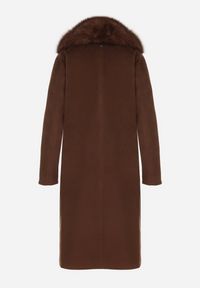 Born2be - Brązowy Płaszcz Ozdobiony Odpinanym Futerkiem Lianossa. Okazja: na co dzień. Kolor: brązowy. Materiał: futro. Wzór: aplikacja. Styl: klasyczny, casual #4