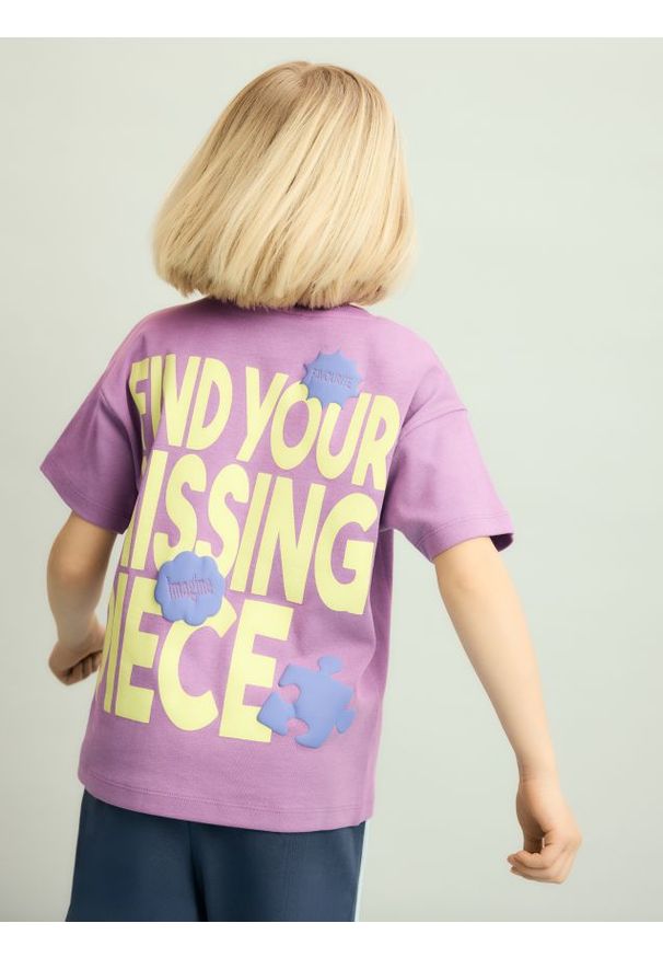 Reserved - T-shirt z nadrukiem na plecach - lawendowy. Kolor: fioletowy. Materiał: bawełna. Wzór: nadruk