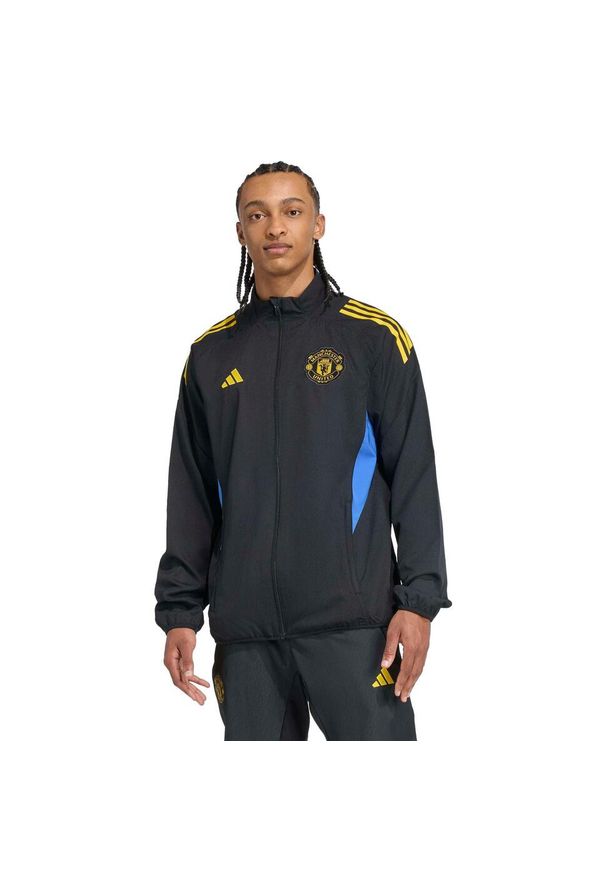 Adidas - Kurtka dresowa Prematch Manchester United EU 2025/26. Kolor: czarny. Materiał: dresówka. Sport: piłka nożna