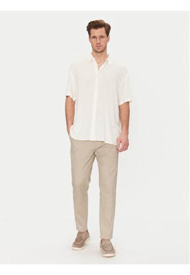 Jack & Jones Koszula Joshua 12271078 Biały Relaxed Fit. Kolor: biały. Materiał: wiskoza