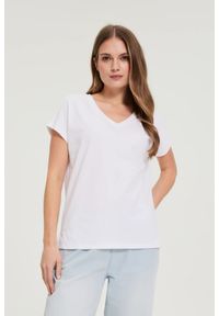 MOODO - Bawełniany t-shirt z dekoltem w serek biały. Typ kołnierza: dekolt w serek. Kolor: biały. Materiał: bawełna #1