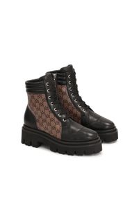 Kazar - Czarno-brązowe trzewiki damskie z podeszwą typu track. Zapięcie: zamek. Kolor: czarny. Materiał: skóra. Szerokość cholewki: normalna. Wzór: moro, nadruk. Styl: militarny, klasyczny #3