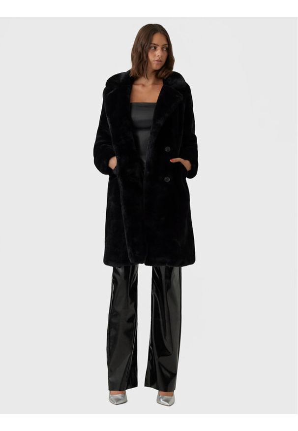Futro Vero Moda. Kolor: czarny. Materiał: futro