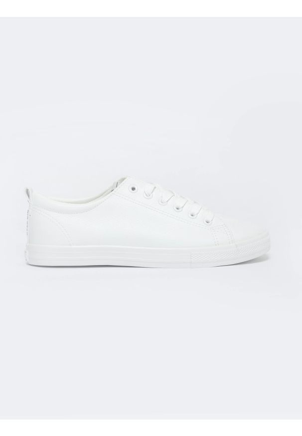 Big-Star - Trampki damskie białe JJ274311 101. Okazja: na co dzień. Nosek buta: okrągły. Zapięcie: sznurówki. Kolor: biały. Materiał: jeans. Wzór: gładki. Sezon: lato. Styl: casual, elegancki, klasyczny