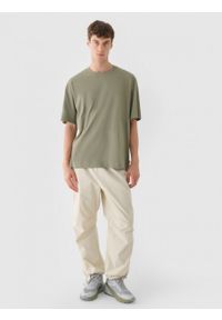 outhorn - T-shirt oversize basic męski - khaki. Kolor: brązowy. Materiał: dzianina, bawełna, materiał. Wzór: gładki #3