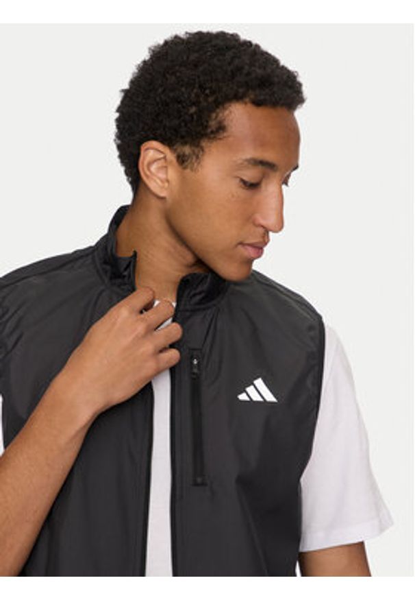Adidas - adidas Kamizelka Own the Run IN1493 Czarny Slim Fit. Kolor: czarny. Materiał: syntetyk. Sport: bieganie