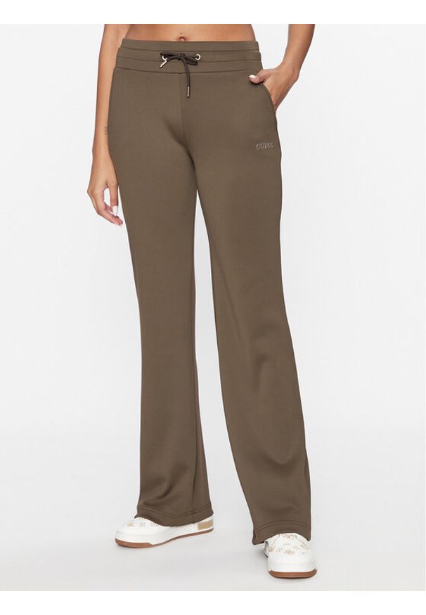 Guess Spodnie dresowe V3BB11 KB212 Brązowy Regular Fit. Kolor: brązowy. Materiał: dresówka, syntetyk