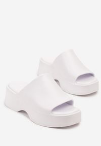 Renee - Białe Klapki z Pianki na Niskiej Platformie Flenira. Okazja: na co dzień. Kolor: biały. Materiał: jeans. Obcas: na platformie. Styl: elegancki, casual #3