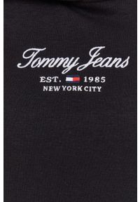 Tommy Jeans bluza damska kolor czarny z kapturem z nadrukiem. Typ kołnierza: kaptur. Kolor: czarny. Wzór: nadruk #4