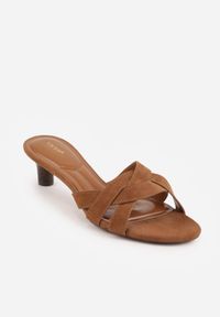 Born2be - Jasnobrązowe Klapki VICES na Kaczuszkowym Obcasie z Przeplatanymi Paskami Merose. Okazja: na co dzień. Kolor: brązowy. Materiał: jeans. Wzór: paski. Obcas: na obcasie. Styl: casual, elegancki. Wysokość obcasa: średni #6