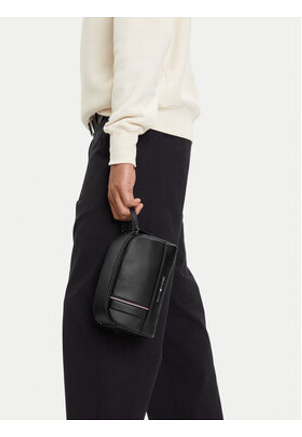 TOMMY HILFIGER - Tommy Hilfiger Kosmetyczka Th Central Washbag AM0AM13748 Czarny. Kolor: czarny. Materiał: skóra