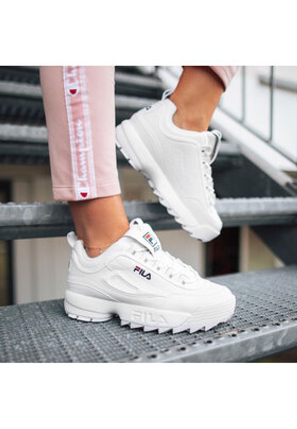 Fila Sneakersy Disruptor Low Wmn 1010302.1FG Biały. Kolor: biały. Materiał: skóra
