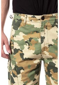 Lee - SPODENKI LEE FATIGUE SHORTS CAMOUFLAGE L73BCW03. Materiał: materiał. Wzór: moro, aplikacja #10