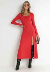 Born2be - Czerwona Sukienka Hippeira. Kolor: czerwony. Materiał: lakier, dzianina. Długość rękawa: długi rękaw. Typ sukienki: dopasowane, rozkloszowane. Długość: maxi #1
