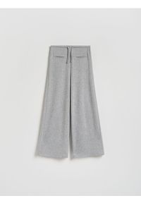 Reserved - Spodnie z dodatkiem wiskozy - jasnoszary. Kolor: szary. Materiał: wiskoza #1