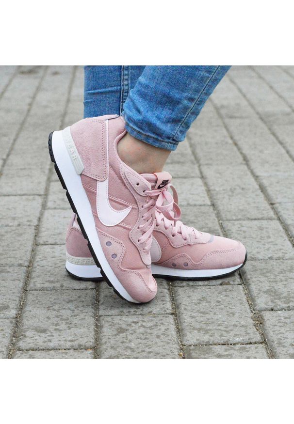 Buty lifestyle damskie Nike Venture Runner CK2948-601. Kolor: różowy