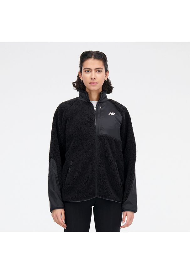 Bluza damska New Balance WJ33285BK – czarna. Kolor: czarny. Materiał: poliester, skóra, tkanina, polar. Styl: sportowy