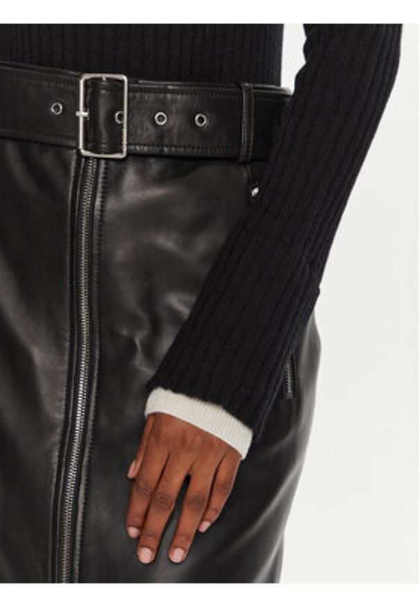 Pinko Golf Kanaani 104344 A278 Czarny Regular Fit. Typ kołnierza: golf. Kolor: czarny. Materiał: wełna