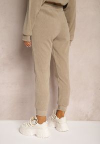 Renee - Ciemnobeżowe Dresowe Spodnie z Dodatkiem Bawełny High Waist z Gumką w Pasie Pesaria. Stan: podwyższony. Kolor: beżowy. Materiał: bawełna, dresówka