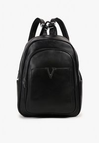 Born2be - Czarny Mały Plecak z Regulowanymi Paskami Zdobiony Metalową Aplikacją Greledi. Kolor: czarny. Wzór: aplikacja. Styl: elegancki, casual