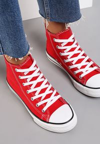 Renee - Czerwone Trampki Echimene. Wysokość cholewki: za kostkę. Nosek buta: okrągły. Kolor: czerwony. Materiał: guma, materiał. Szerokość cholewki: normalna. Wzór: gładki. Styl: klasyczny #4