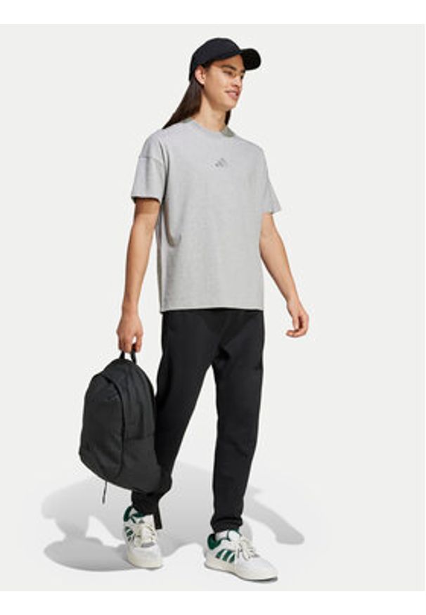 Adidas - adidas T-Shirt ALL SZN IY4138 Szary Loose Fit. Kolor: szary. Materiał: bawełna