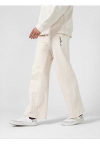 outhorn - Szerokie spodnie dresowe damskie - kremowe. Kolor: kremowy. Materiał: dresówka. Wzór: haft #7