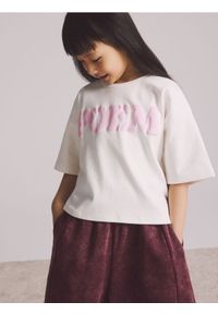 Reserved - Luźny t-shirt z nadrukiem - złamana biel. Materiał: bawełna. Wzór: nadruk #1