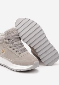 Born2be - Szare Sneakersy z Imitacji Zamszu Mocno Ocieplane Futrem Metarilea. Okazja: na co dzień. Zapięcie: sznurówki. Kolor: szary. Materiał: zamsz, futro. Sezon: zima, jesień #5