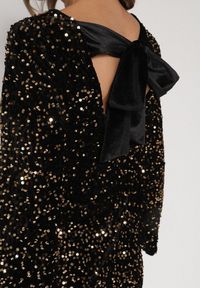 Born2be - Złota Cekinowa Sukienka z Odkrytymi Plecami i Wiązaniem Diadina. Kolor: złoty. Materiał: wiskoza, elastan, futro. Wzór: aplikacja. Styl: wizytowy, elegancki #2