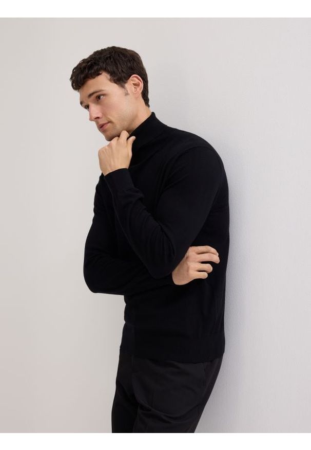 Reserved - Sweter z domieszką kaszmiru - czarny. Kolor: czarny. Materiał: kaszmir