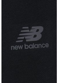 New Balance spodnie dresowe męskie kolor czarny z nadrukiem. Kolor: czarny. Materiał: dresówka. Wzór: nadruk