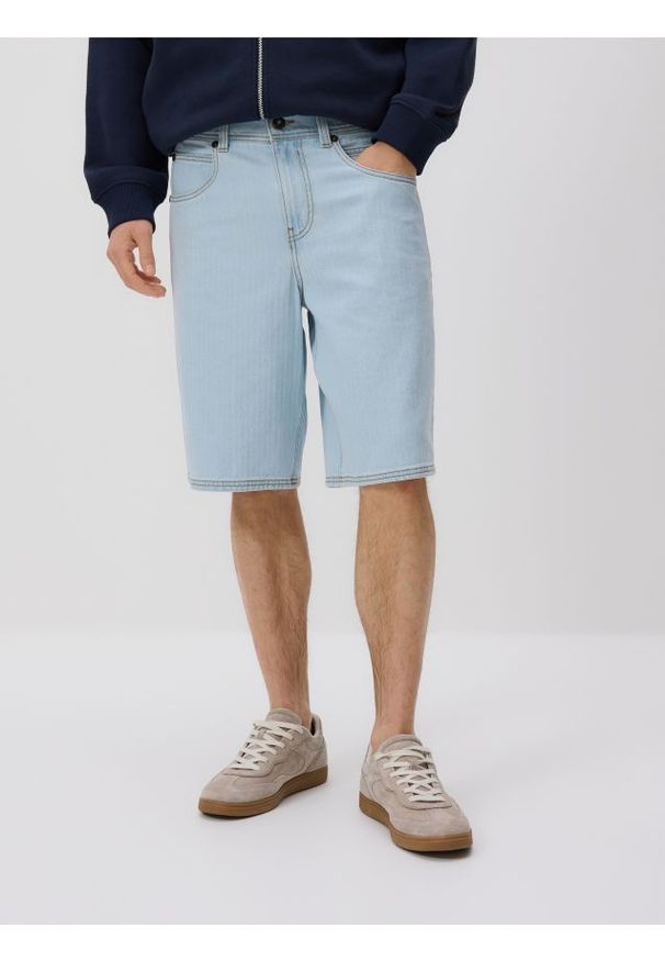 Reserved - Szorty loose fit - niebieski. Kolor: niebieski. Materiał: denim