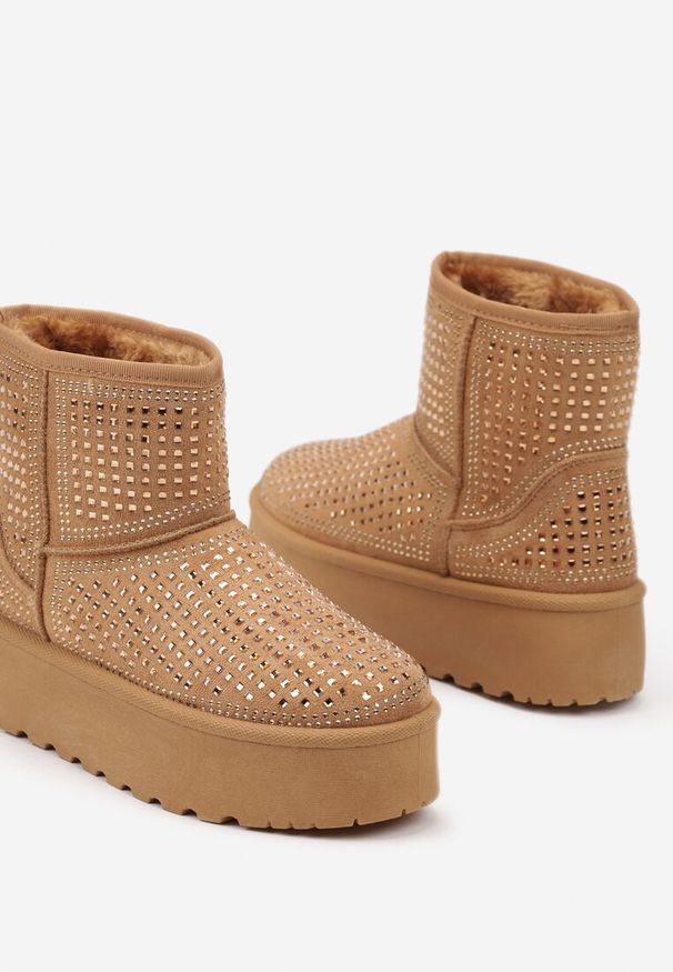 Born2be - Brązowe Śniegowce na Grubej Podeszwie z Cyrkoniami Elzina. Kolor: brązowy. Materiał: wełna, dzianina, jeans. Obcas: na obcasie. Styl: elegancki. Wysokość obcasa: średni