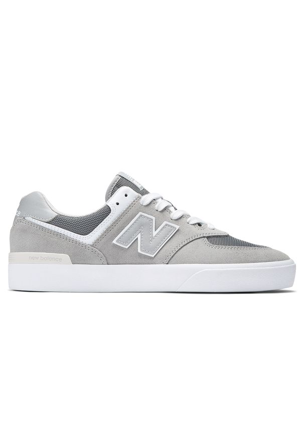Buty męskie New Balance Numeric NM574VGY – szare. Kolor: szary. Materiał: dresówka, zamsz. Szerokość cholewki: normalna. Model: New Balance 574. Sport: skateboard
