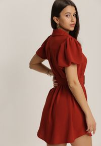 Renee - Czerwona Sukienka Oediphukas. Kolor: czerwony. Typ sukienki: koszulowe. Styl: retro, elegancki #4